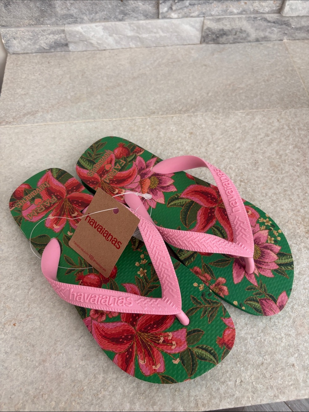 Farm rio x havaianas women's flip flops new with tags size 6